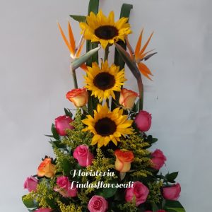 Ramo De Rosas y Girasoles