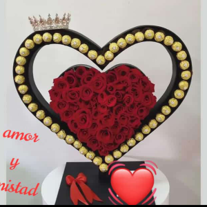 Corazón con Rosas y Chocolates 