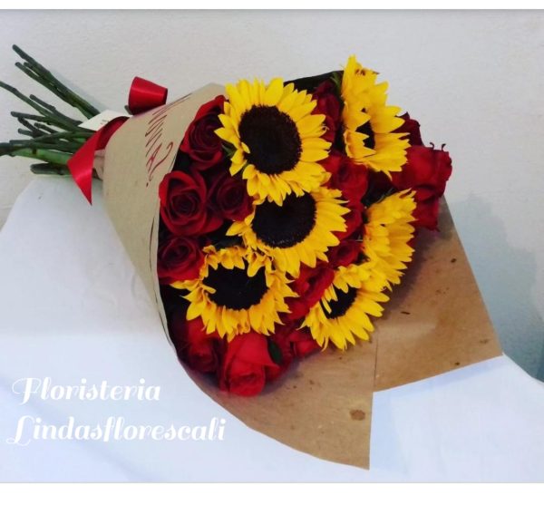 Ramo De Rosas Y Girasoles